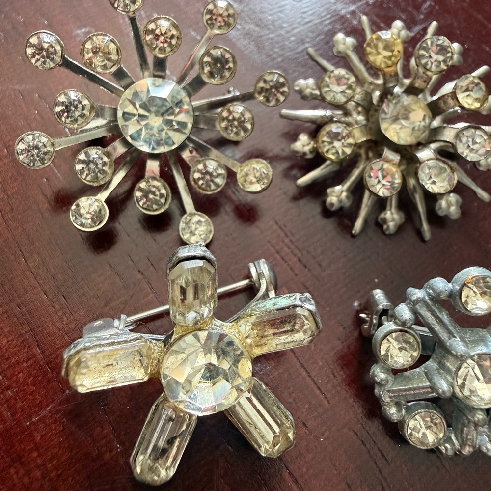 Set of 4 Vintage Brooches - Picture 2 of 9